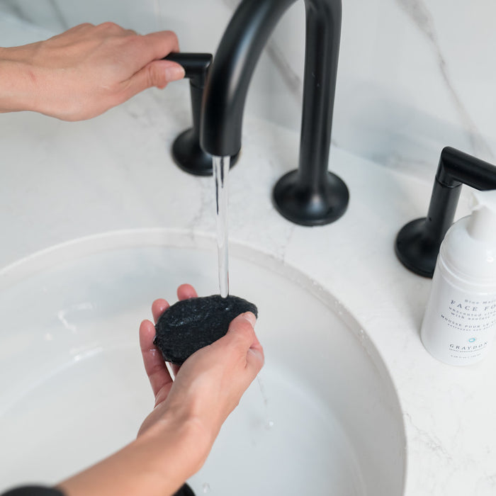 Moistening a Bamboo Charcoal Sponge for sensitive skin under water 